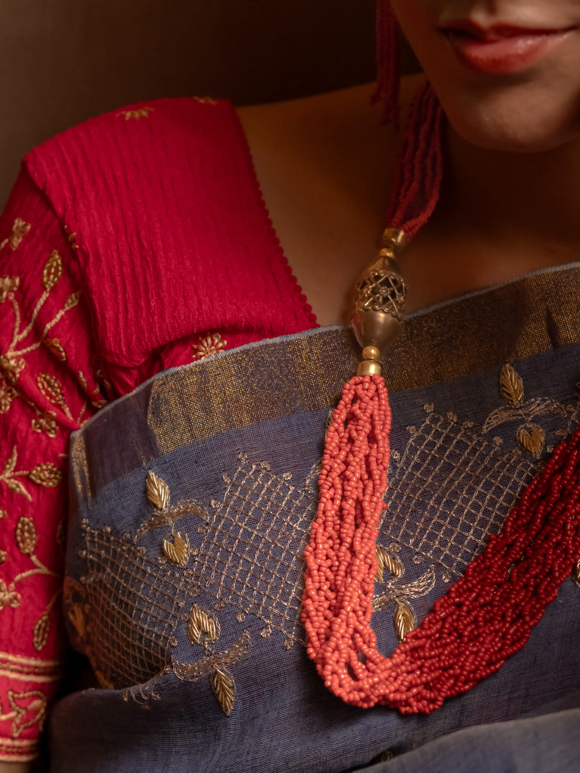 Pure linen handloom saree in a sophisticated grey shade - Image 2